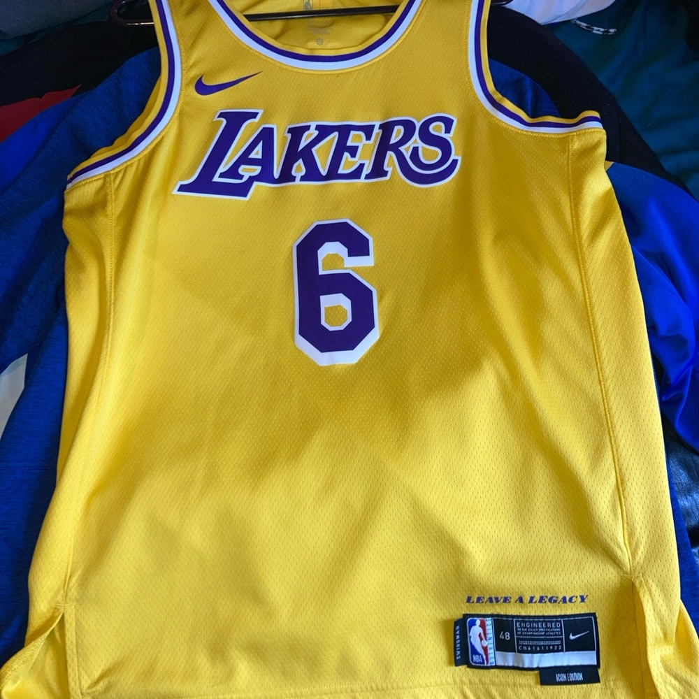 Nike Lakers Lebron James Jersey Icon Edition Men’s Size Large